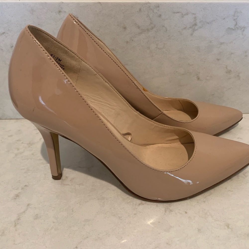 Nude Pumps